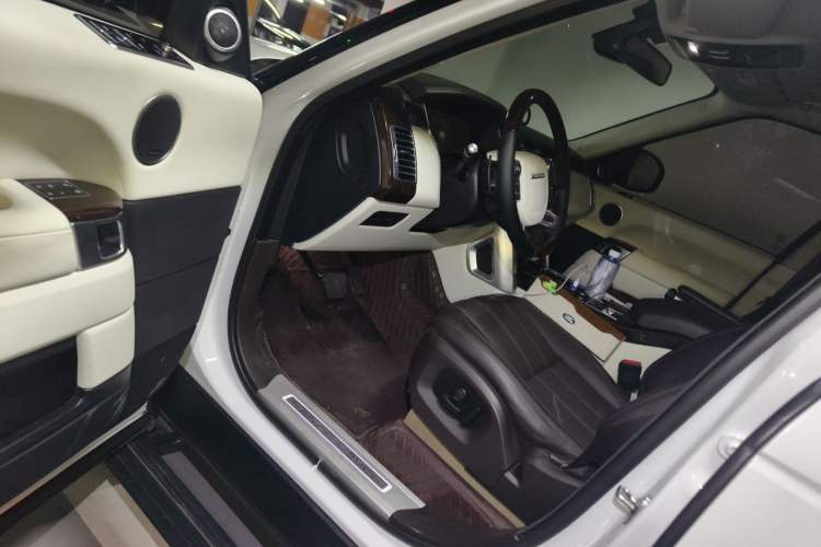 Used Land Rover Range 2016 3.0 SC V6 Vogue Extended Version Driver Seat