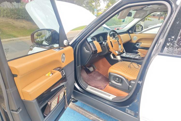 Used Land Rover Range 2016 3.0 SC V6 Vogue Extended Version Driver Seat
