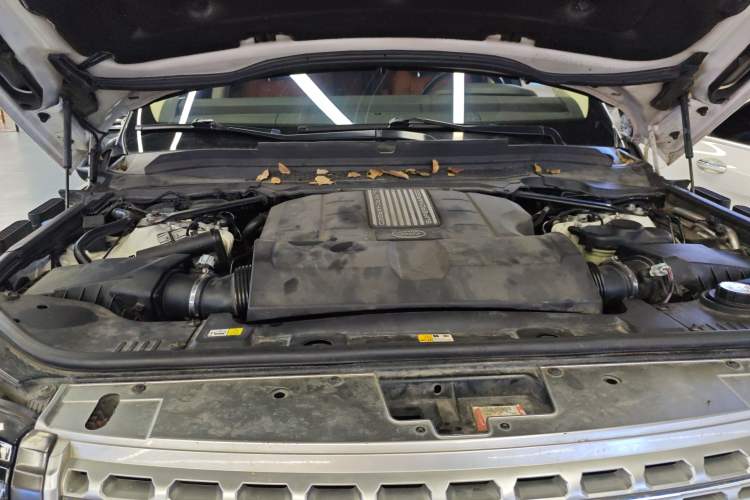 Used Land Rover Range 2016 5.0 SC V8 AB Prestige Extended Version Engine Bay