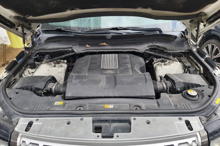 Used Land Rover Range 2016 3.0 SC V6 Vogue Extended Version Engine Bay