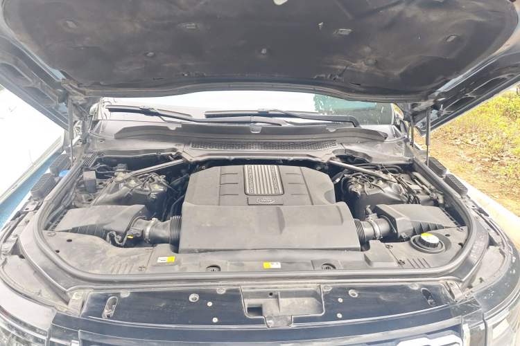 Used Land Rover Range 2016 3.0 SC V6 Vogue Extended Version Engine Bay