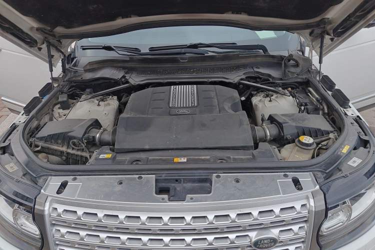 Used Land Rover Range 2016 3.0 SC V6 Vogue Extended Version Engine Bay