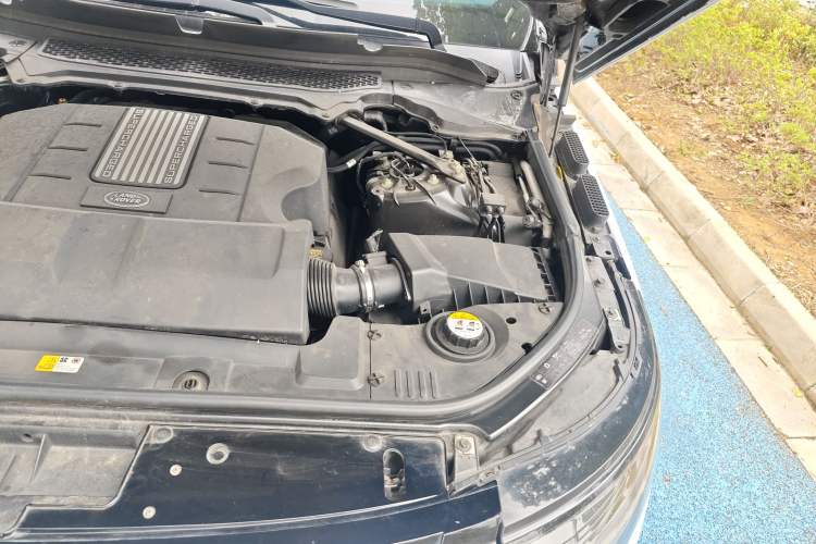 Used Land Rover Range 2016 3.0 SC V6 Vogue Extended Version Engine Bay Left