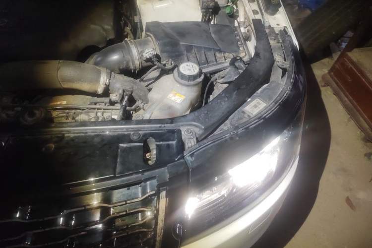Used Land Rover Range  Engine Bay Left