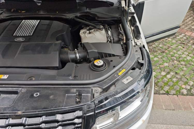 Used Land Rover Range 2016 3.0 SC V6 Vogue Extended Version Engine Bay Left