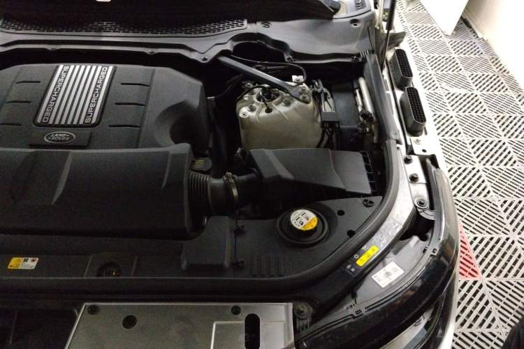 Used Land Rover Range 2016 3.0 SC V6 Vogue Engine Bay Left