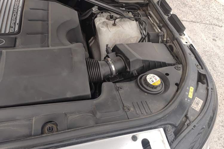 Used Land Rover Range 2016 3.0 SC V6 Vogue Extended Version Engine Bay Left
