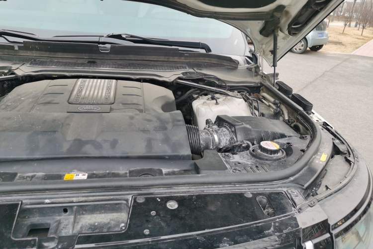 Used Land Rover Range 2016 3.0 SC V6 Vogue Extended Version Engine Bay Left