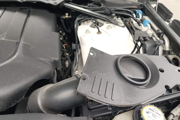 Used Land Rover Range  Engine Bay Left
