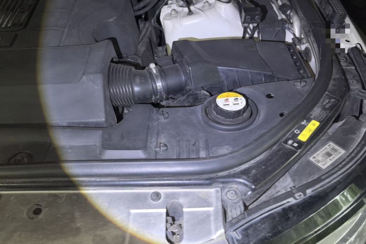 Used Land Rover Range  Engine Bay Left