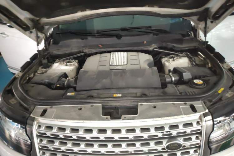 Used Land Rover Range 2016 3.0 SC V6 Vogue Extended Version Engine Bay