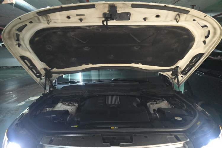 Used Land Rover Range  Engine Bay