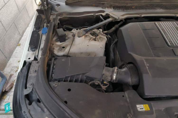 Used Land Rover Range 2016 3.0 SC V6 Vogue Extended Version Engine Bay Right