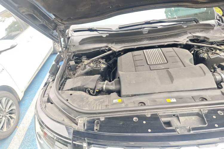 Used Land Rover Range 2016 3.0 SC V6 Vogue Extended Version Engine Bay Right