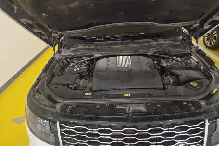 Used Land Rover Range  Engine Bay Right