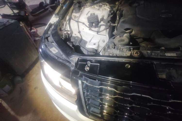 Used Land Rover Range  Engine Bay Right