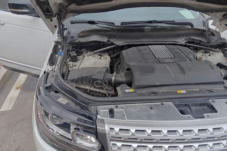 Used Land Rover Range 2016 3.0 SC V6 Vogue Extended Version Engine Bay Right
