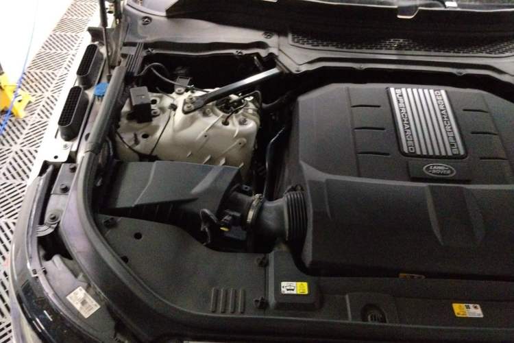 Used Land Rover Range 2016 3.0 SC V6 Vogue Engine Bay Right