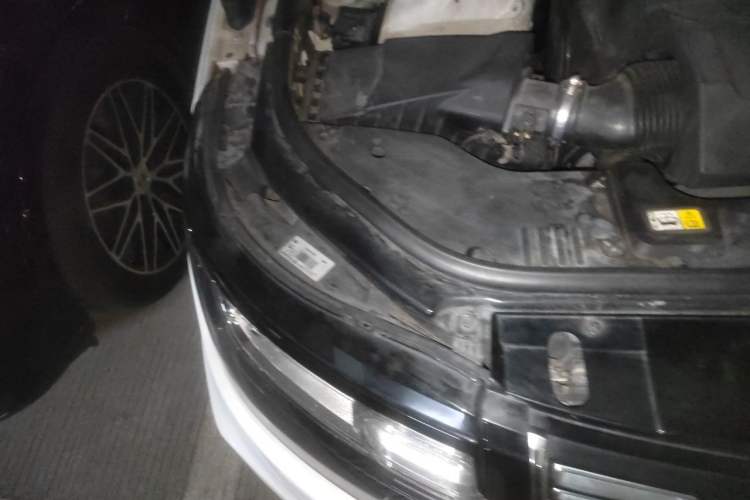 Used Land Rover Range  Engine Bay Right