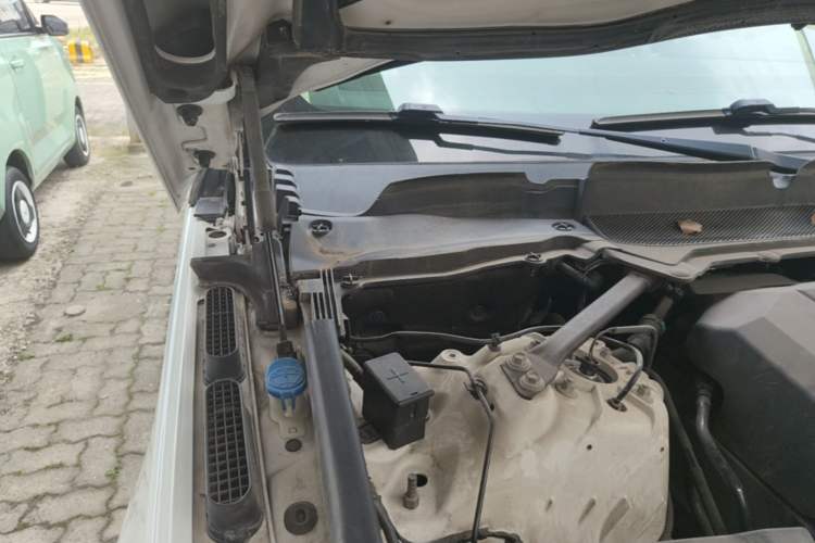 Used Land Rover Range 2016 3.0 SC V6 Vogue Extended Version Engine Bay Right