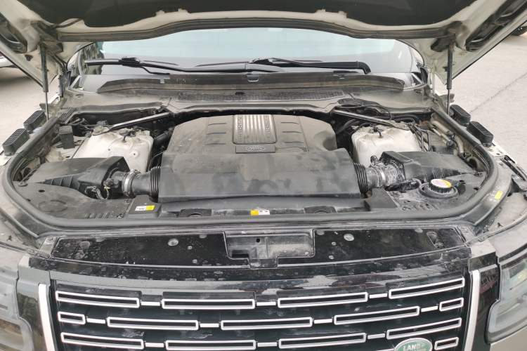 Used Land Rover Range 2016 3.0 SC V6 Vogue Extended Version Engine Bay