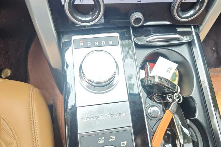 Used Land Rover Range 2016 3.0 SC V6 Vogue Extended Version Gear Lever