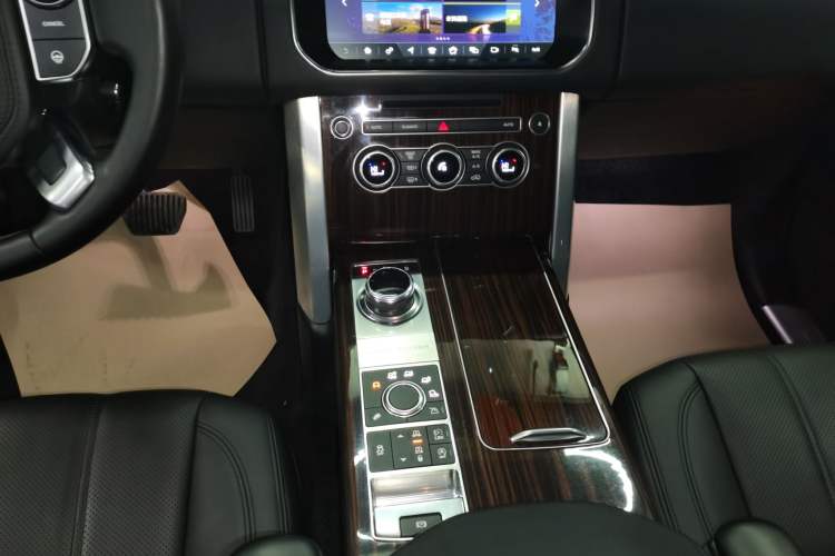 Used Land Rover Range 2016 3.0 SC V6 Vogue Gear Lever
