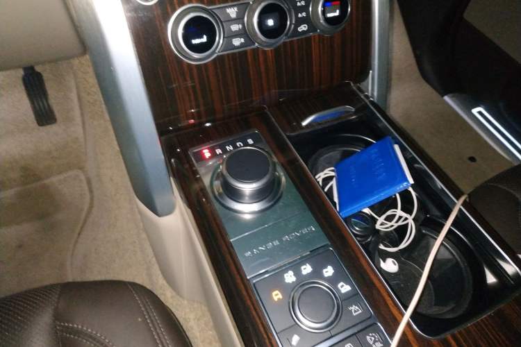 Used Land Rover Range 2016 3.0 SC V6 Vogue Extended Version Gear Lever