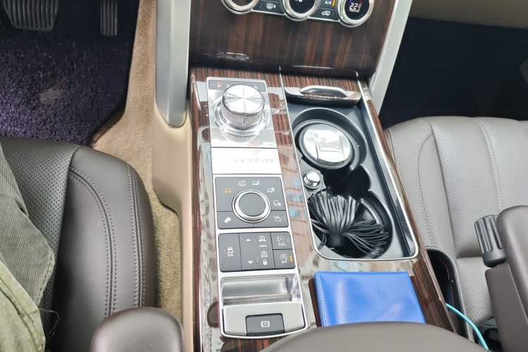 Used Land Rover Range 2016 3.0 SC V6 Vogue Gear Lever