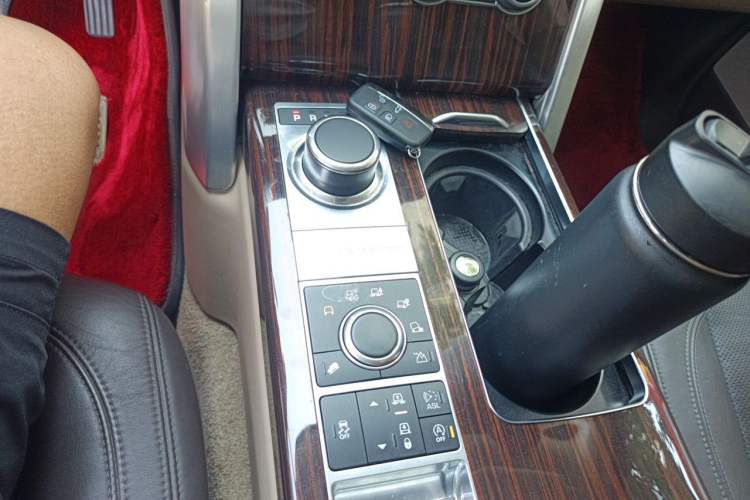 Used Land Rover Range 2016 3.0 SC V6 Vogue SE Long-Wheelbase Edition Gear Lever