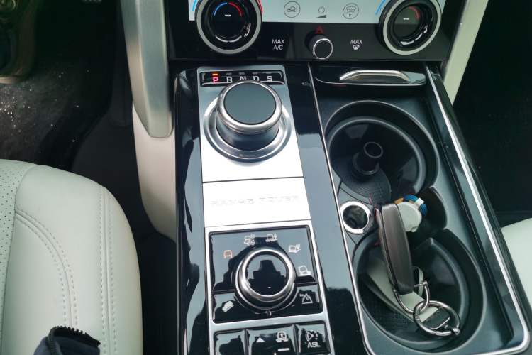 Used Land Rover Range 2016 3.0 SC V6 Vogue Extended Version Gear Lever