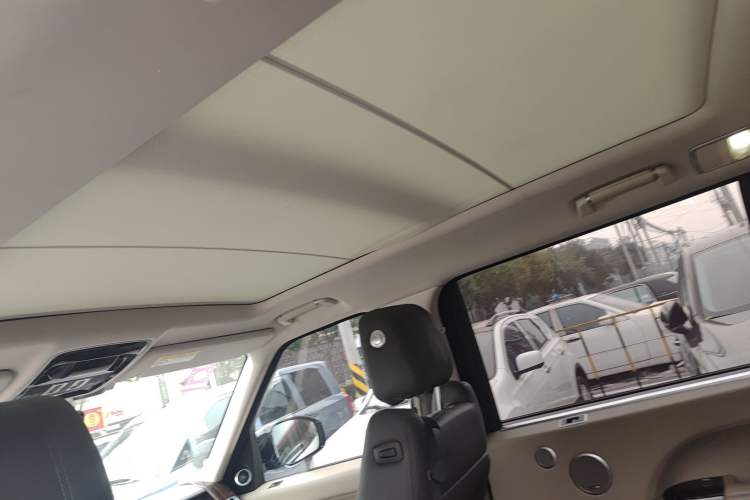 Used Land Rover Range 2016 3.0 SC V6 Vogue Extended Version Headliner