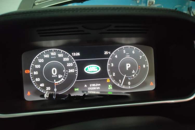 Used Land Rover Range 2016 3.0 SC V6 Vogue Extended Version Instrument Cluster