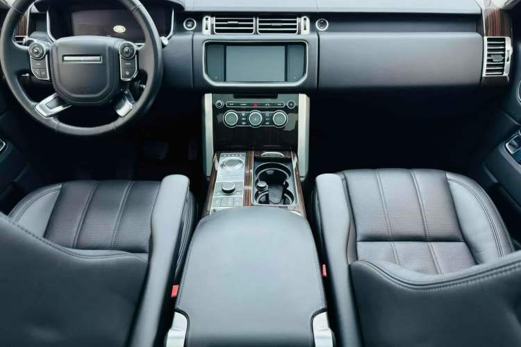 Used Land Rover Range 2016 3.0 SC V6 Vogue Extended Version Interior 1
