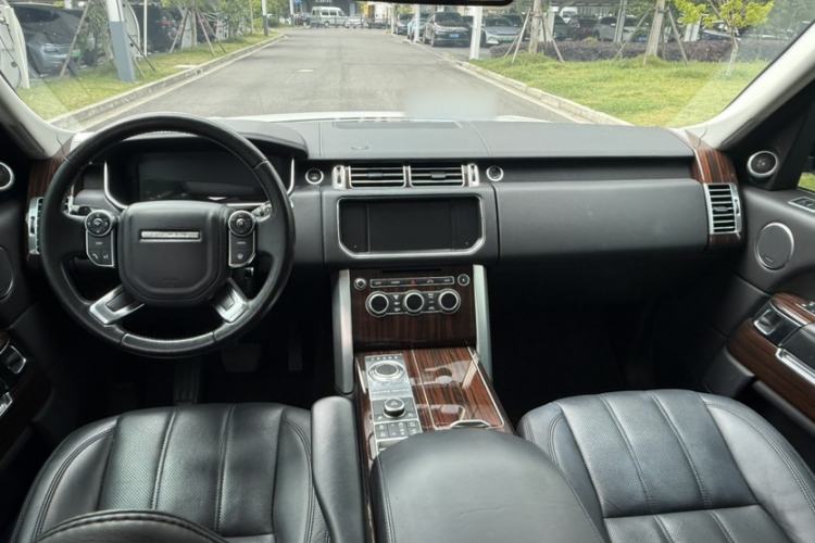 Used Land Rover Range 2016 3.0 SC V6 Vogue SE Long-Wheelbase Edition Interior 1