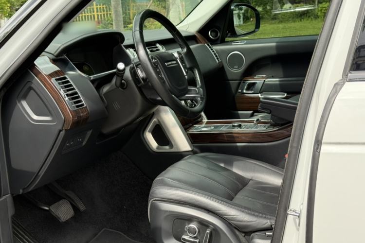 Used Land Rover Range 2016 3.0 SC V6 Vogue SE Long-Wheelbase Edition Interior 2