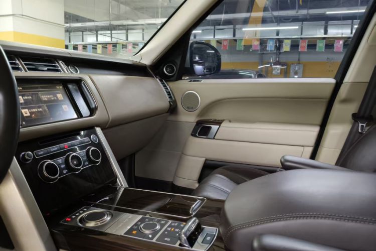 Used Land Rover Range 2016 3.0 SC V6 Vogue Interior 2
