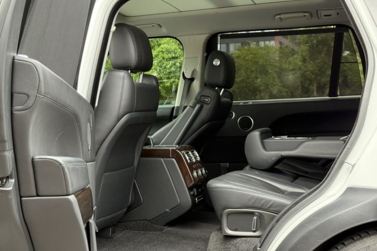 Used Land Rover Range 2016 3.0 SC V6 Vogue SE Long-Wheelbase Edition Interior 3