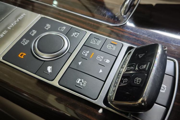 Used Land Rover Range 2016 3.0 SC V6 Vogue Interior 8