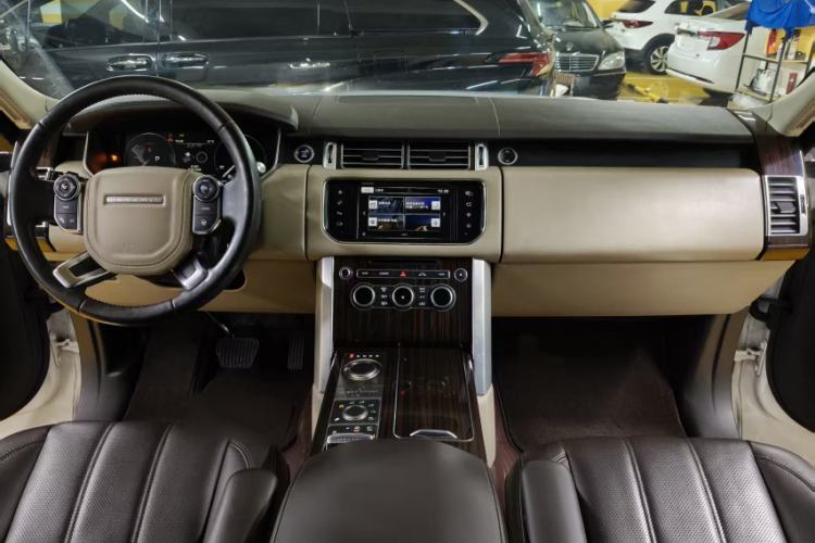 Used Land Rover Range 2016 3.0 SC V6 Vogue Interior 9