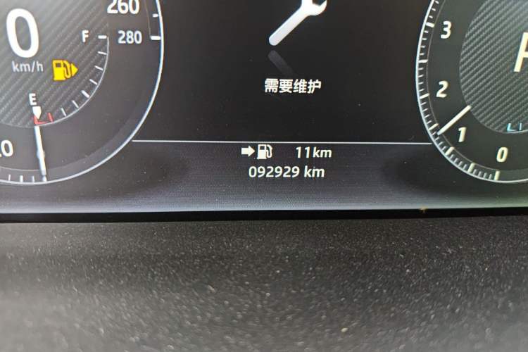 Used Land Rover Range 2016 5.0 SC V8 AB Prestige Extended Version Odometer Close Up