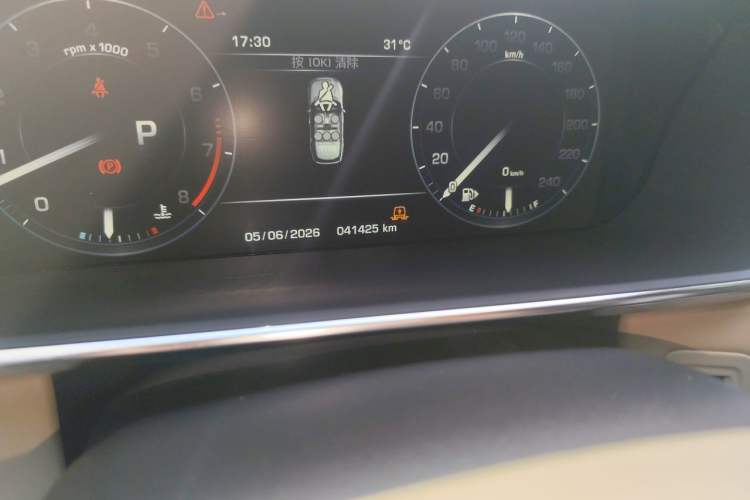Used Land Rover Range 2016 3.0 SC V6 Vogue SE Long-Wheelbase Edition Odometer Close Up