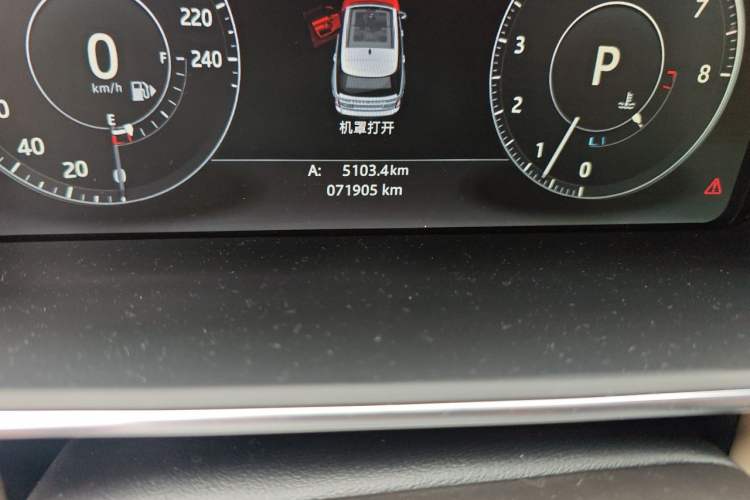 Used Land Rover Range 2016 3.0 SC V6 Vogue Extended Version Odometer Close Up