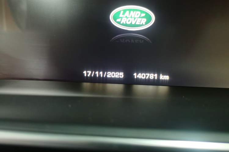 Used Land Rover Range 2016 3.0 SC V6 Vogue Extended Version Odometer Close Up