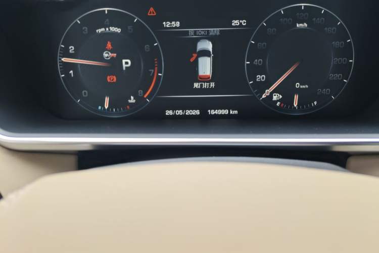 Used Land Rover Range 2016 3.0 SC V6 Vogue Odometer Close Up