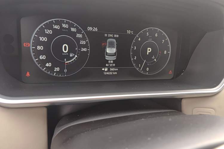 Used Land Rover Range 2016 3.0 SC V6 Vogue Extended Version Odometer Close Up