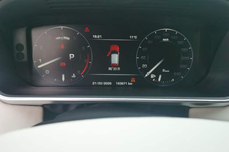 Used Land Rover Range 2016 3.0 SC V6 Vogue Extended Version Odometer Close Up
