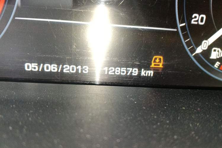 Used Land Rover Range  Odometer Close Up
