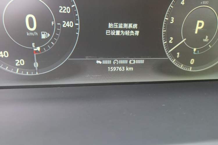 Used Land Rover Range 2016 3.0 SC V6 Vogue Extended Version Odometer Close Up