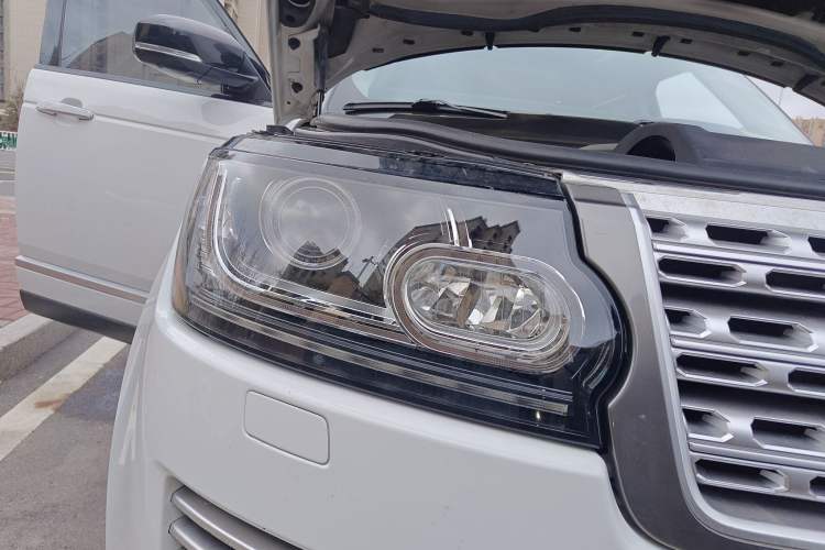 Used Land Rover Range 2016 3.0 SC V6 Vogue Extended Version Right Front Headlight